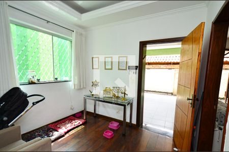 Sala de estar de casa à venda com 5 quartos, 360m² em Santa Tereza, Belo Horizonte