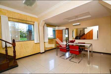 Sala de casa à venda com 5 quartos, 360m² em Santa Tereza, Belo Horizonte