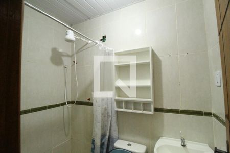 Banheiro de kitnet/studio para alugar com 1 quarto, 35m² em Taquara, Rio de Janeiro
