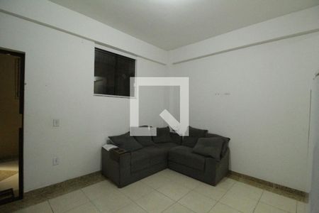 Sala de kitnet/studio para alugar com 1 quarto, 35m² em Taquara, Rio de Janeiro