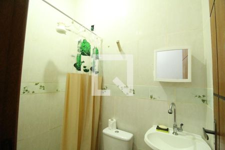 Banheiro de kitnet/studio para alugar com 1 quarto, 35m² em Taquara, Rio de Janeiro
