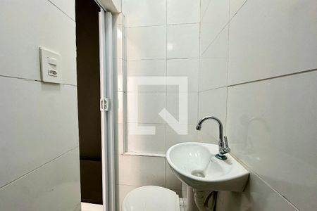 Banheiro de kitnet/studio para alugar com 1 quarto, 13m² em Botafogo, Rio de Janeiro