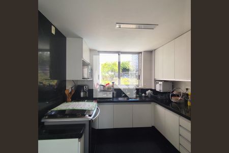 Apartamento à venda com 4 quartos, 151m² em Lourdes, Belo Horizonte