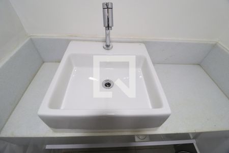 Lavabo de casa de condomínio para alugar com 3 quartos, 117m² em Jardim Inconfidência, Uberlândia