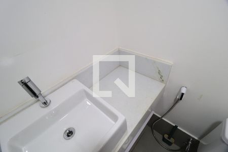 Lavabo de casa de condomínio para alugar com 3 quartos, 117m² em Jardim Inconfidência, Uberlândia