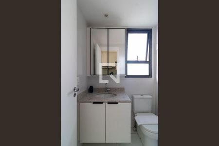 Banheiro de kitnet/studio para alugar com 1 quarto, 28m² em Pompeia, São Paulo