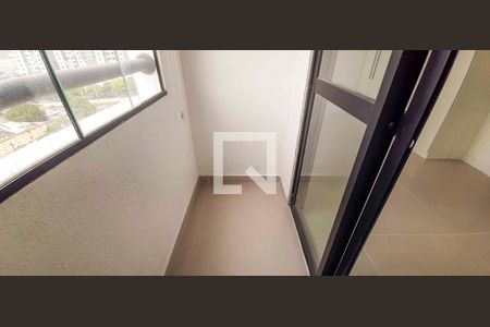 Sacada de apartamento à venda com 1 quarto, 24m² em Bonfim, Osasco