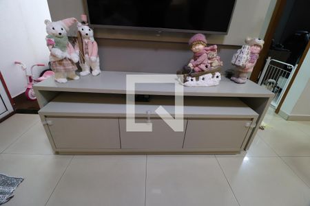 Sala de casa de condomínio para alugar com 3 quartos, 80m² em Aclimação, Uberlândia
