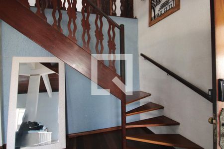 Escada de casa para alugar com 4 quartos, 400m² em Vila Valqueire, Rio de Janeiro