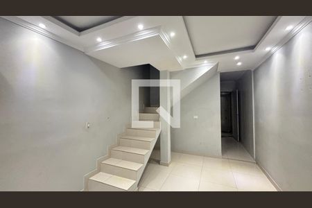 Sala de casa de condomínio para alugar com 2 quartos, 68m² em Jardim Santo André, Santo André