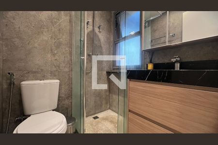 Banheiro de kitnet/studio para alugar com 1 quarto, 25m² em Pinheiros, São Paulo