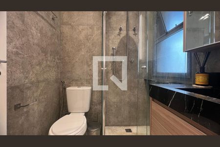 Banheiro de kitnet/studio para alugar com 1 quarto, 25m² em Pinheiros, São Paulo
