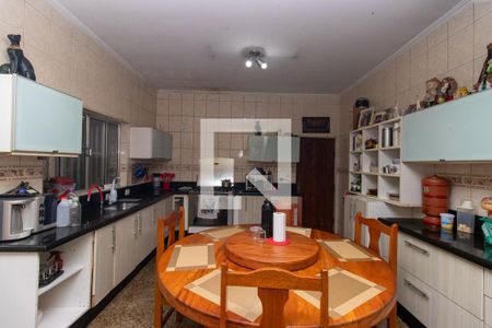 Casa à venda com 161m², 3 quartos e 3 vagas Casa à venda com 161m², 3 quartos e 3 vagasCozinha