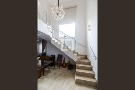 Escada de casa à venda com 3 quartos, 224m² em Parque Sinai, Santana de Parnaíba