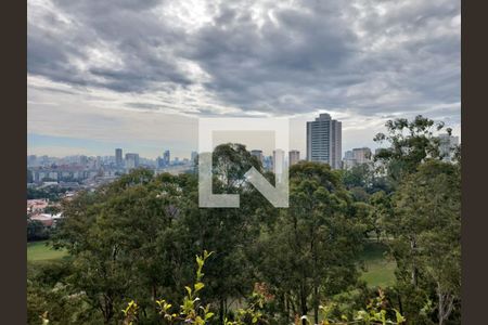 Apartamento à venda com 411m², 4 quartos e 3 vagas Apartamento à venda com 411m², 4 quartos e 3 vagasVista da Suíte 3