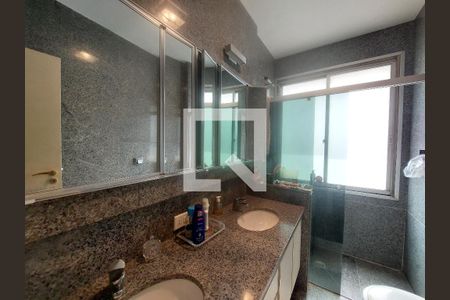 Apartamento à venda com 411m², 4 quartos e 3 vagas Apartamento à venda com 411m², 4 quartos e 3 vagasBanheiro da Suíte 2