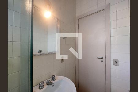 Apartamento à venda com 411m², 4 quartos e 3 vagas Apartamento à venda com 411m², 4 quartos e 3 vagasBanheiro de Serviço