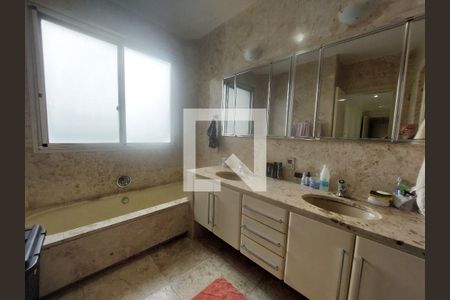 Apartamento à venda com 411m², 4 quartos e 3 vagas Apartamento à venda com 411m², 4 quartos e 3 vagasBanheiro da Suíte 3