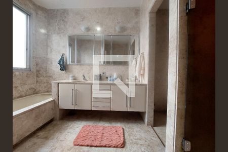 Apartamento à venda com 411m², 4 quartos e 3 vagas Apartamento à venda com 411m², 4 quartos e 3 vagasBanheiro da Suíte 3