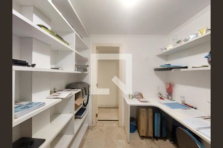 Apartamento à venda com 411m², 4 quartos e 3 vagas Apartamento à venda com 411m², 4 quartos e 3 vagasEscritório