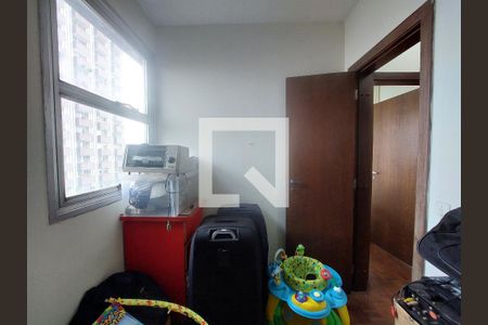 Apartamento à venda com 411m², 4 quartos e 3 vagas Apartamento à venda com 411m², 4 quartos e 3 vagasQuarto de Serviço 2