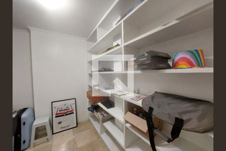 Apartamento à venda com 411m², 4 quartos e 3 vagas Apartamento à venda com 411m², 4 quartos e 3 vagasEscritório