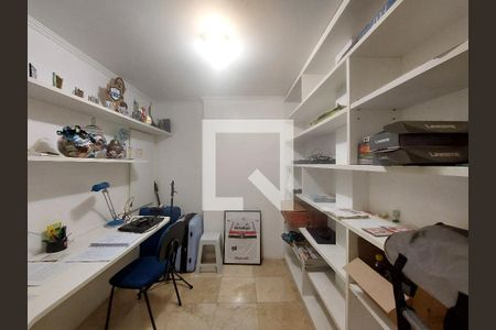 Apartamento à venda com 411m², 4 quartos e 3 vagas Apartamento à venda com 411m², 4 quartos e 3 vagasEscritório