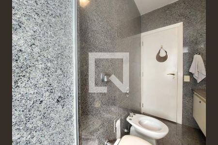 Apartamento à venda com 411m², 4 quartos e 3 vagas Apartamento à venda com 411m², 4 quartos e 3 vagasBanheiro da Suíte 2