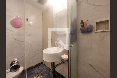 Apartamento à venda com 411m², 4 quartos e 3 vagas Apartamento à venda com 411m², 4 quartos e 3 vagasBanheiro da Suíte 1