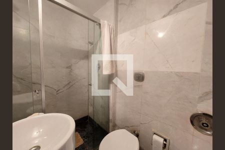 Apartamento à venda com 411m², 4 quartos e 3 vagas Apartamento à venda com 411m², 4 quartos e 3 vagasBanheiro da Suíte 1