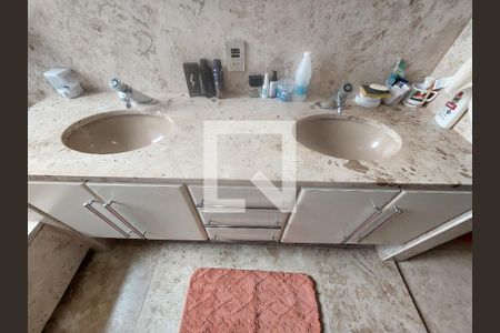 Apartamento à venda com 411m², 4 quartos e 3 vagas Apartamento à venda com 411m², 4 quartos e 3 vagasBanheiro da Suíte 3