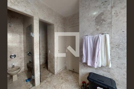 Apartamento à venda com 411m², 4 quartos e 3 vagas Apartamento à venda com 411m², 4 quartos e 3 vagasBanheiro da Suíte 3