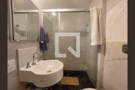 Apartamento à venda com 411m², 4 quartos e 3 vagas Apartamento à venda com 411m², 4 quartos e 3 vagasBanheiro da Suíte 1