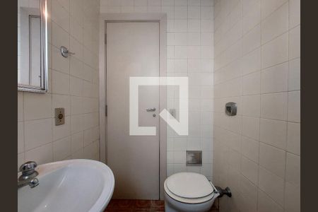 Apartamento à venda com 411m², 4 quartos e 3 vagas Apartamento à venda com 411m², 4 quartos e 3 vagasBanheiro de Serviço