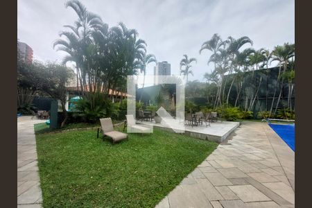 Apartamento à venda com 411m², 4 quartos e 3 vagas Apartamento à venda com 411m², 4 quartos e 3 vagasÁrea comum - Piscina