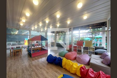 Apartamento à venda com 411m², 4 quartos e 3 vagas Apartamento à venda com 411m², 4 quartos e 3 vagasBrinquedoteca