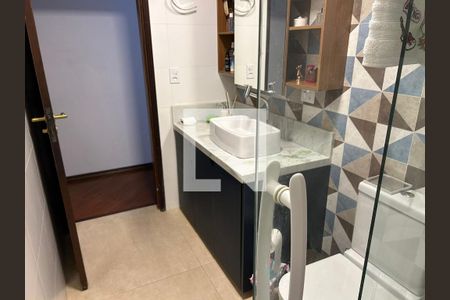 Casa à venda com 178m², 3 quartos e 2 vagas Casa à venda com 178m², 3 quartos e 2 vagasBanheiro Social