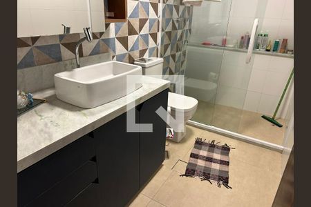 Casa à venda com 178m², 3 quartos e 2 vagas Casa à venda com 178m², 3 quartos e 2 vagasBanheiro Social