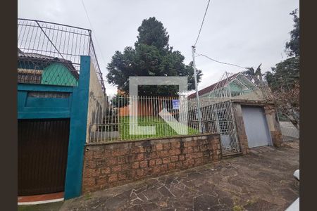 Casa à venda com 150m², 4 quartos e 2 vagas Casa à venda com 150m², 4 quartos e 2 vagasFachada