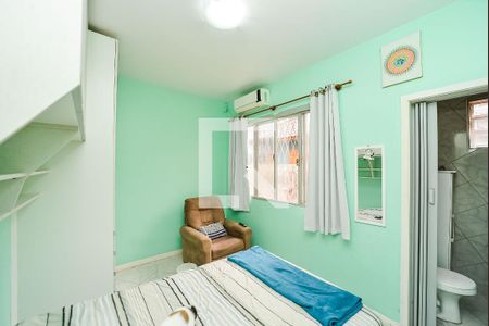 Casa à venda com 150m², 4 quartos e 2 vagas Casa à venda com 150m², 4 quartos e 2 vagasSuíte