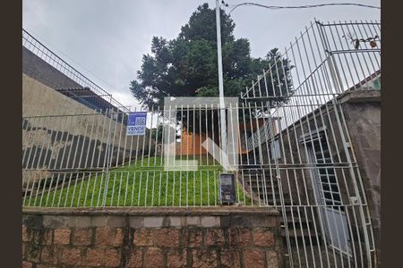 Casa à venda com 150m², 4 quartos e 2 vagas Casa à venda com 150m², 4 quartos e 2 vagasFachada