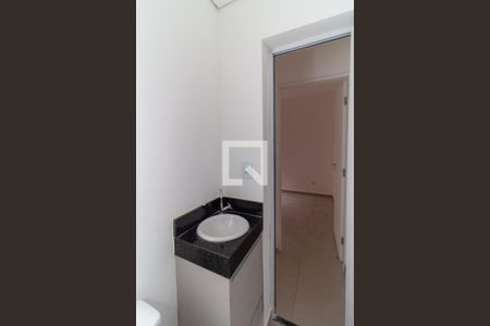 Banheiro de apartamento para alugar com 1 quarto, 28m² em Vila Lucia, São Paulo