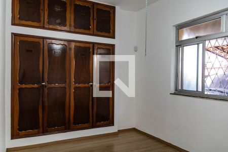 Quarto 1 de casa à venda com 3 quartos, 250m² em Carlos Prates, Belo Horizonte