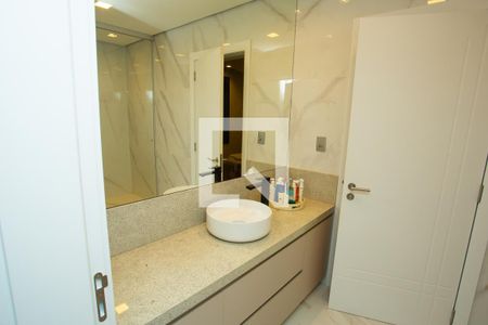 Casa de condomínio para alugar com 210m², 4 quartos e 4 vagas Casa de condomínio para alugar com 210m², 4 quartos e 4 vagasBanheiro da Suíte 2