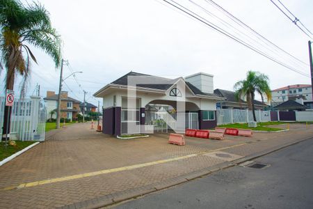 Casa de condomínio para alugar com 210m², 4 quartos e 4 vagas Casa de condomínio para alugar com 210m², 4 quartos e 4 vagasFachada