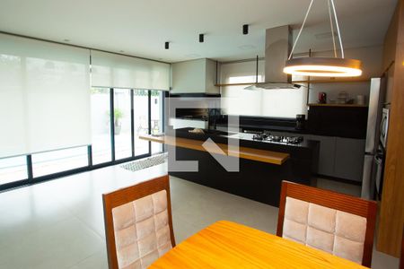 Casa de condomínio para alugar com 210m², 4 quartos e 4 vagas Casa de condomínio para alugar com 210m², 4 quartos e 4 vagasCozinha