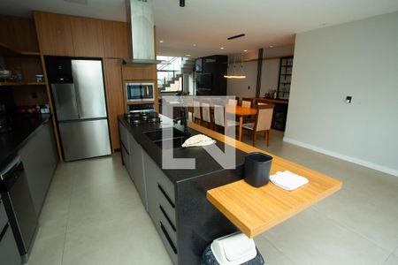 Casa de condomínio para alugar com 210m², 4 quartos e 4 vagas Casa de condomínio para alugar com 210m², 4 quartos e 4 vagasCozinha