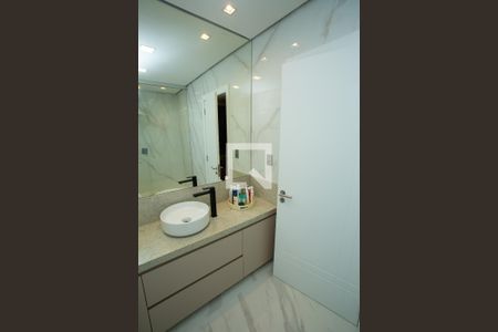 Casa de condomínio para alugar com 210m², 4 quartos e 4 vagas Casa de condomínio para alugar com 210m², 4 quartos e 4 vagasBanheiro da Suíte 3