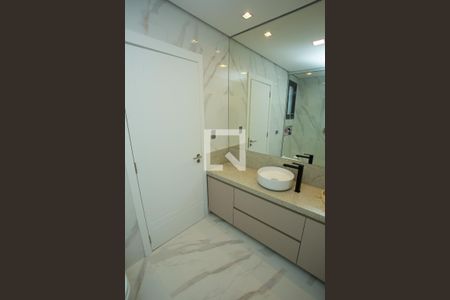 Casa de condomínio para alugar com 210m², 4 quartos e 4 vagas Casa de condomínio para alugar com 210m², 4 quartos e 4 vagasBanheiro da Suíte 3