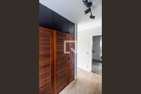 Casa de condomínio à venda com 340m², 3 quartos e 2 vagasCloset da Suíte master